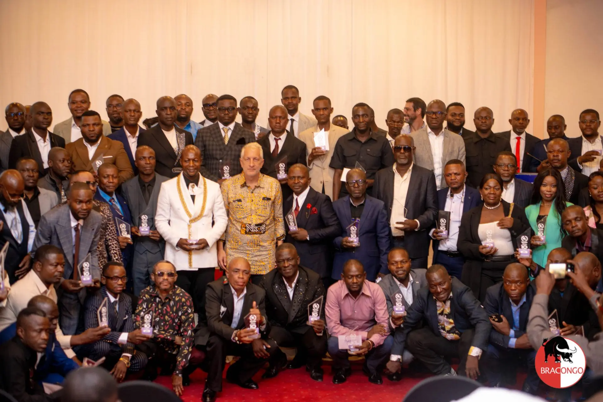 celebrer-la-fidelite-:-bracongo-honore-ses-heros-de-l’ombre-–-ceremonie-des-cadeaux-d’anciennete-2026