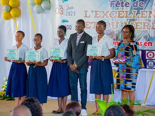 SOLIBRA appuie la célébration du Prix de l’Excellence et du mérite au Lycée Sainte Marie de Cocody