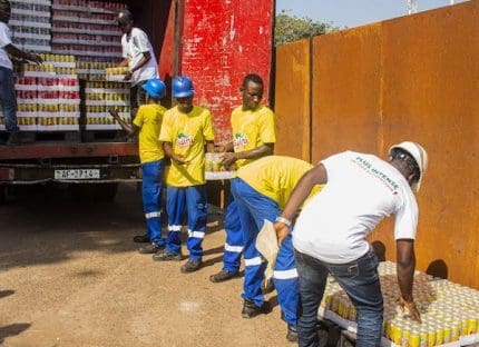 la-sobragui-apporte-un-soutien-aux-sinistres-de-l’incendie-du-depot-de-carburant-de-conakry