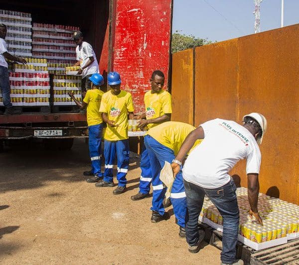 La SOBRAGUI apporte un soutien aux sinistrés de l’incendie du dépôt de carburant de Conakry