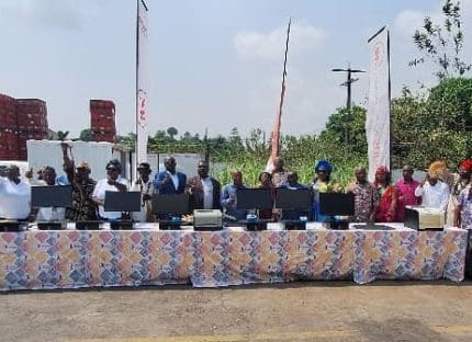 education-:-boissons-du-cameroun-offre-un-avenir-numerique-aux-eleves-camerounais