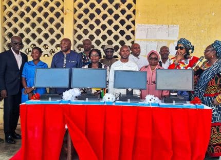 education :-boissons-du-cameroun-offre-11-ordinateurs-au-lycee-de-ngambe