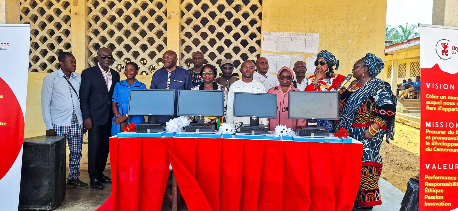 Education : Boissons du Cameroun offre 11 ordinateurs au Lycée de Ngambé