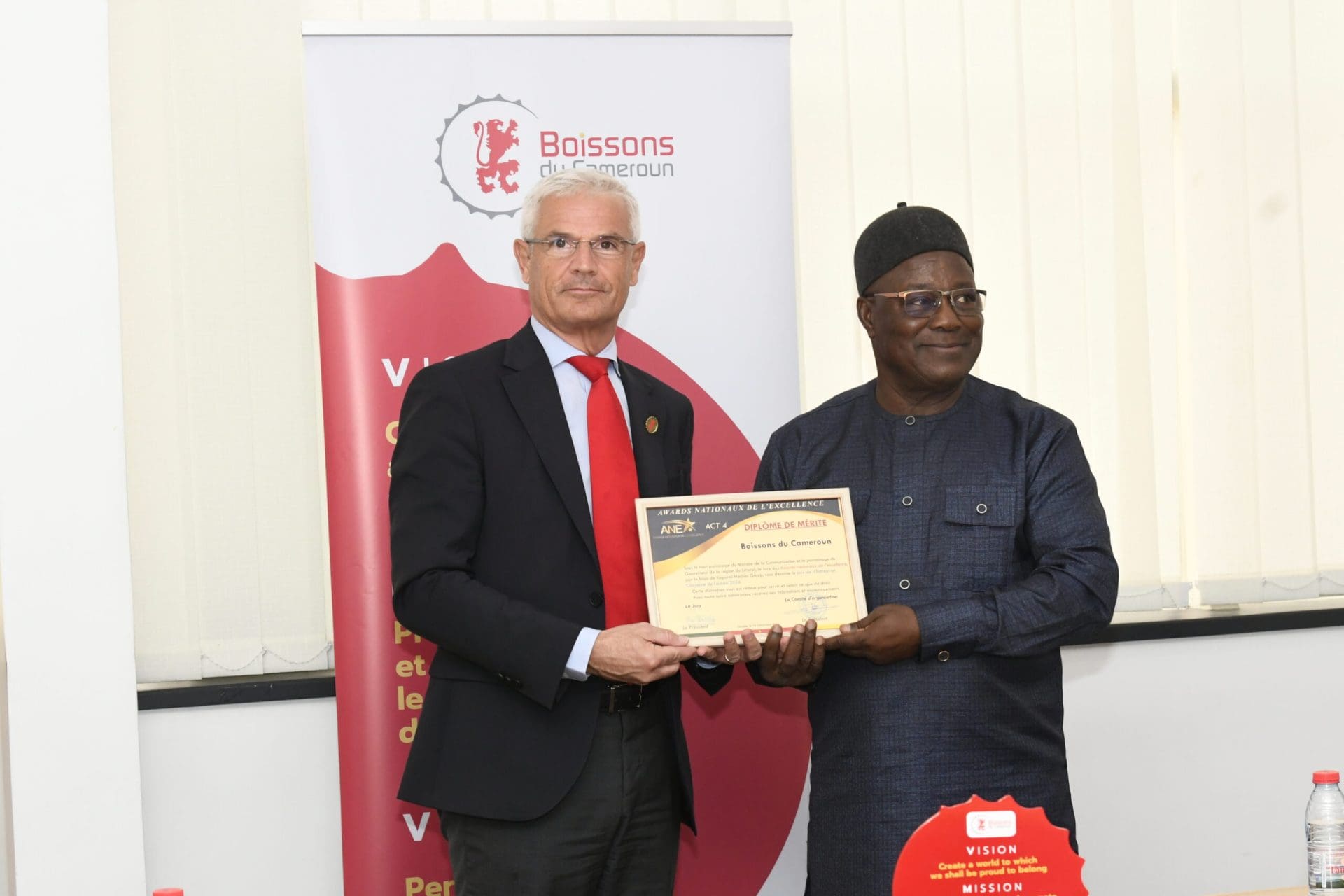 Boissons du Cameroun reçoit le « Prix de l’entreprise citoyenne de l’année 2024 »
