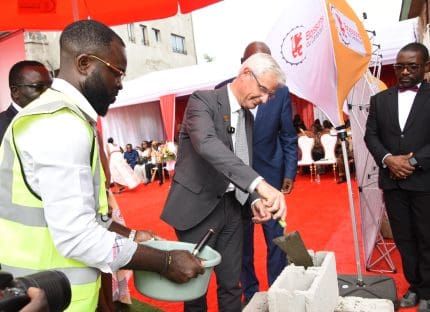 boissons-du-cameroun-s’engage-pour-la-sante-de-tous-:-pose-de-la-premiere-pierre-a-l’hopital-ad-lucem-d’obobogo