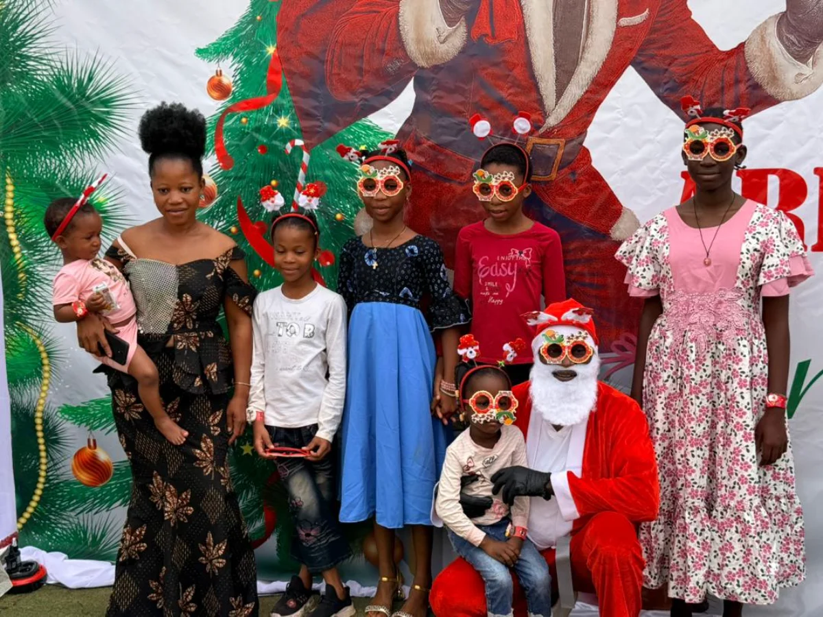 arbre-de-noel-2025-des-enfants-du-personnel-de-brakina