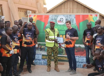 l’equipe-de-la-direction-commerciale-et-marketing-de-brakina-a-faso-mebo-pour-la-confection-de-paves